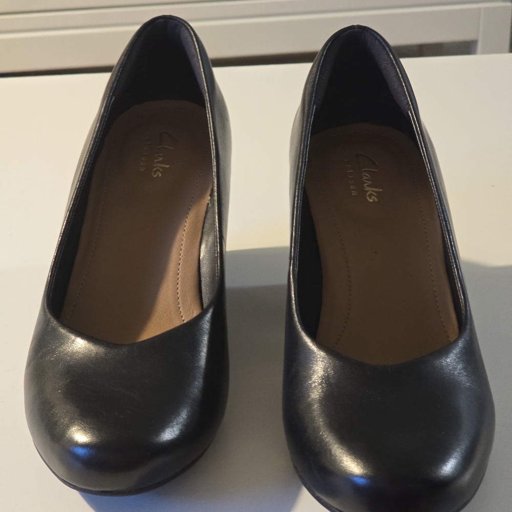 Clarks Black Wedge Leather Pump Size 8.5 - Picture 4 of 7